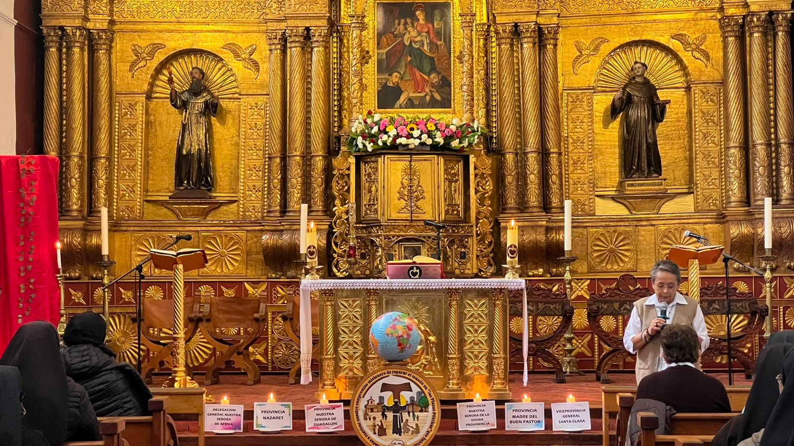 Celebración congregacional: retablo y provincias, incluida Nuestra Señora de Guadalupe